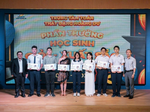 Lễ tổng kết năm học và tuyên dương học sinh Xuất sắc tại trung tâm luyện toán Đặng Hoàng Dư 2024