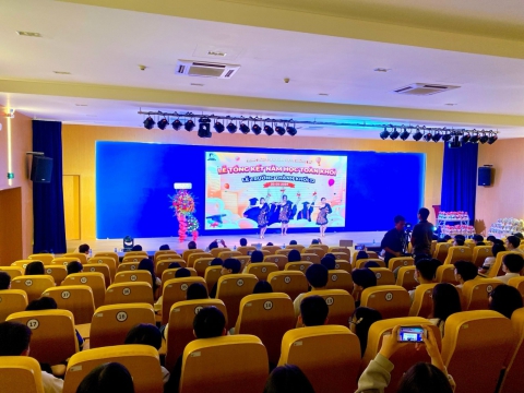 Lễ tổng kết năm học và tuyên dương học sinh Xuất sắc tại trung tâm luyện toán Đặng Hoàng Dư 2024