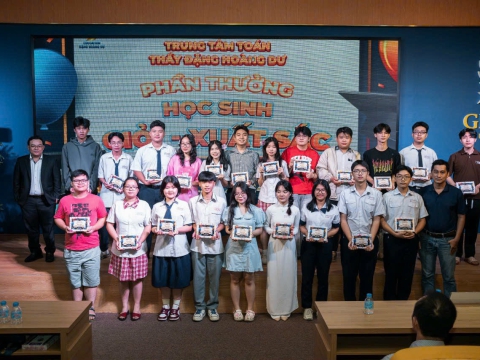 Lễ tổng kết năm học và tuyên dương học sinh Xuất sắc tại trung tâm luyện toán Đặng Hoàng Dư 2024