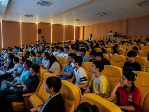 Lễ tổng kết năm học và tuyên dương học sinh Xuất sắc tại trung tâm luyện toán Đặng Hoàng Dư 2024